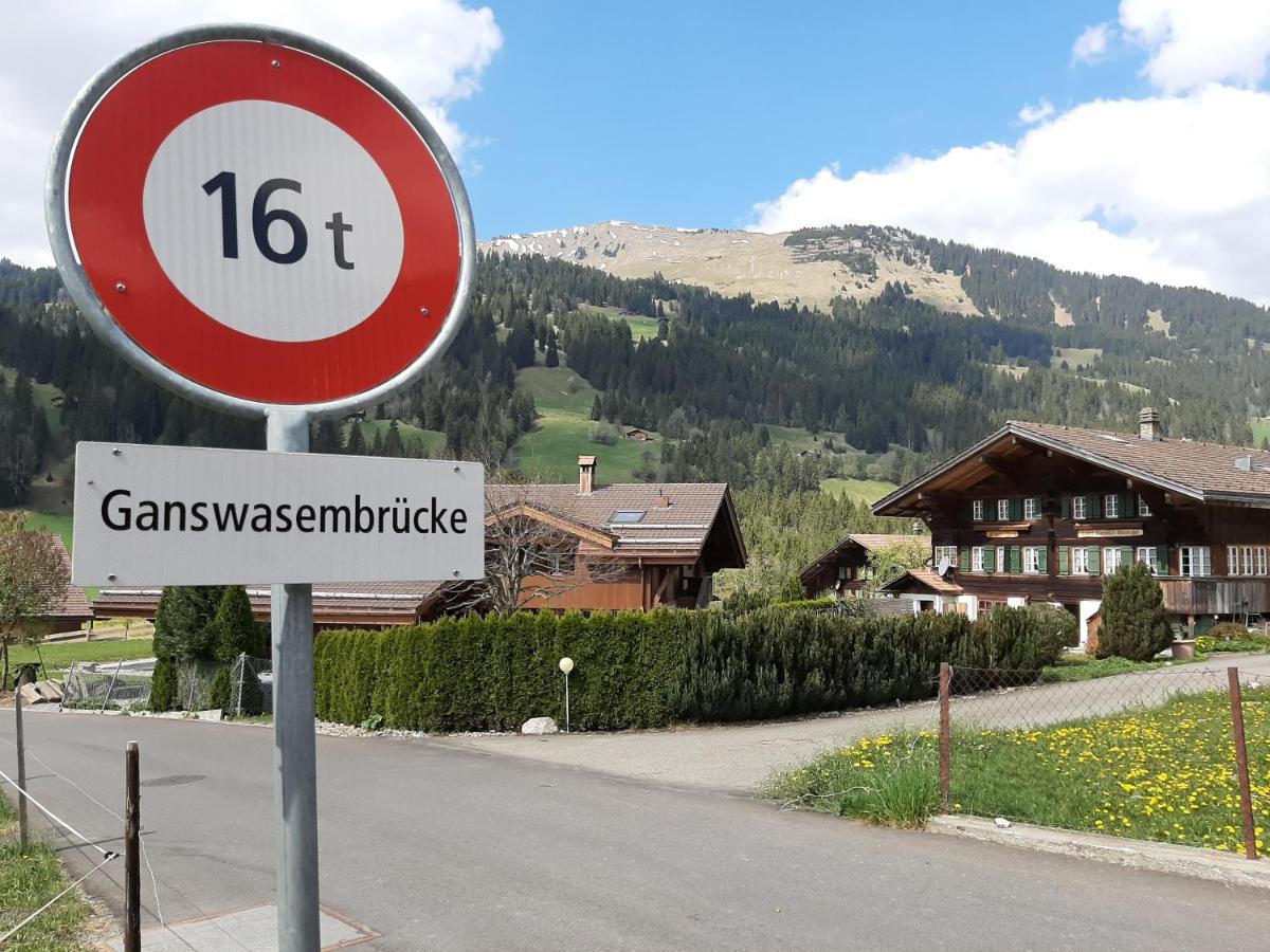 Gästehaus Alpenblick Wildstrubel Sankt Stephan Exteriör bild